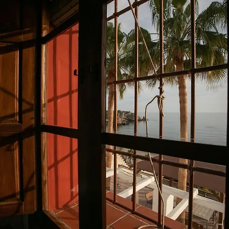 Casa Cuartel El Velero *