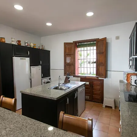 Casa Cuartel El Velero *